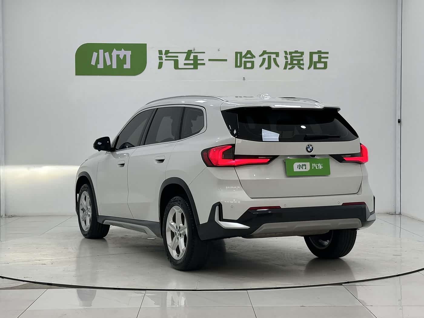 BMW X1 1.5 л 2023 г. Белый, пробег 39000 км