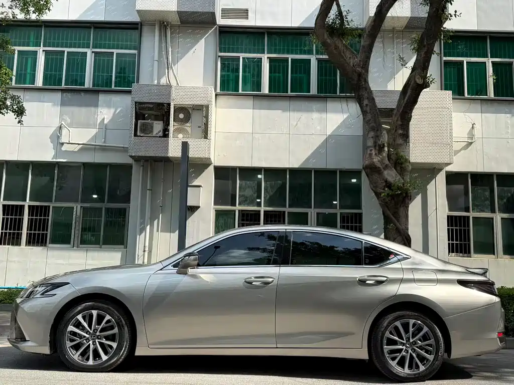 Lexus ES — миниатюра 7