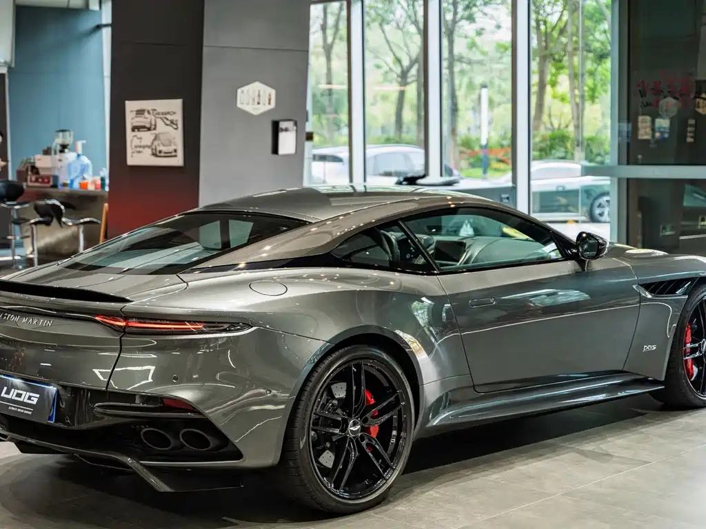 Aston Martin DBS — миниатюра 11