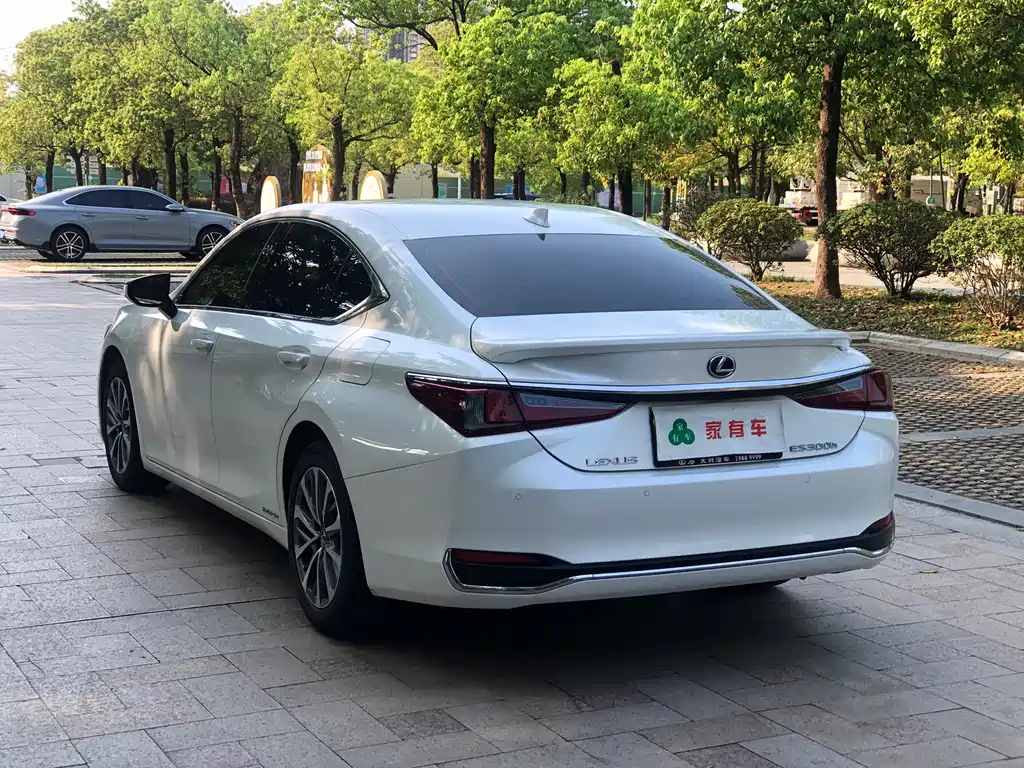 Lexus ES 2021 300h
