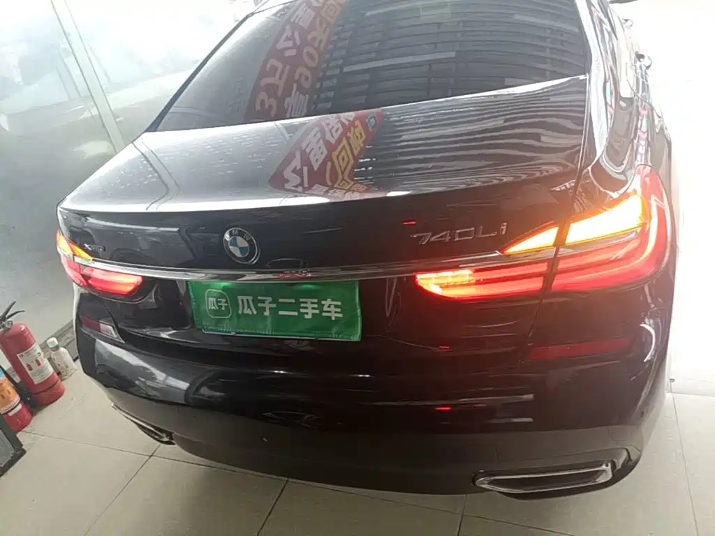 BMW 7 Series — миниатюра 6