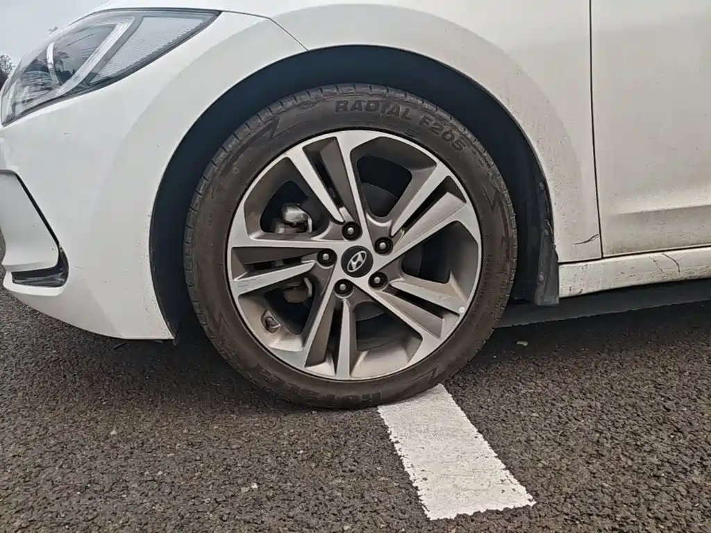 Hyundai Elantra — миниатюра 23