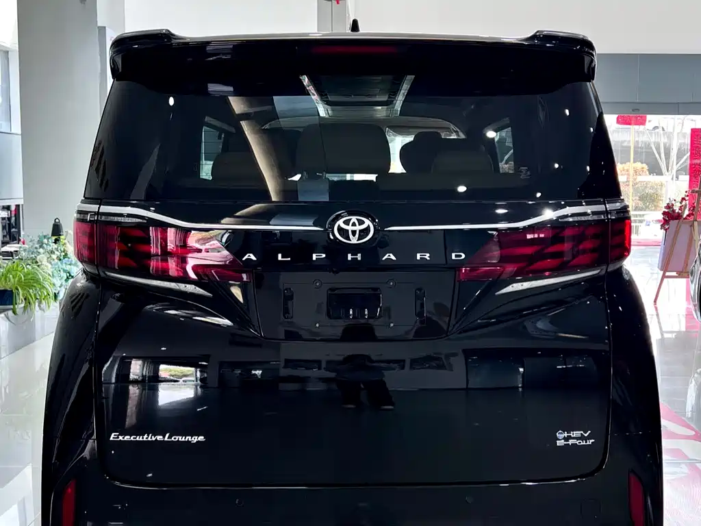 Toyota Alphard - фото 16