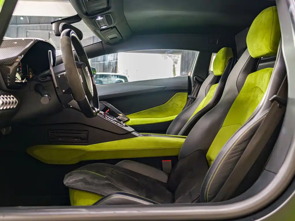 Lamborghini Aventador — миниатюра 8