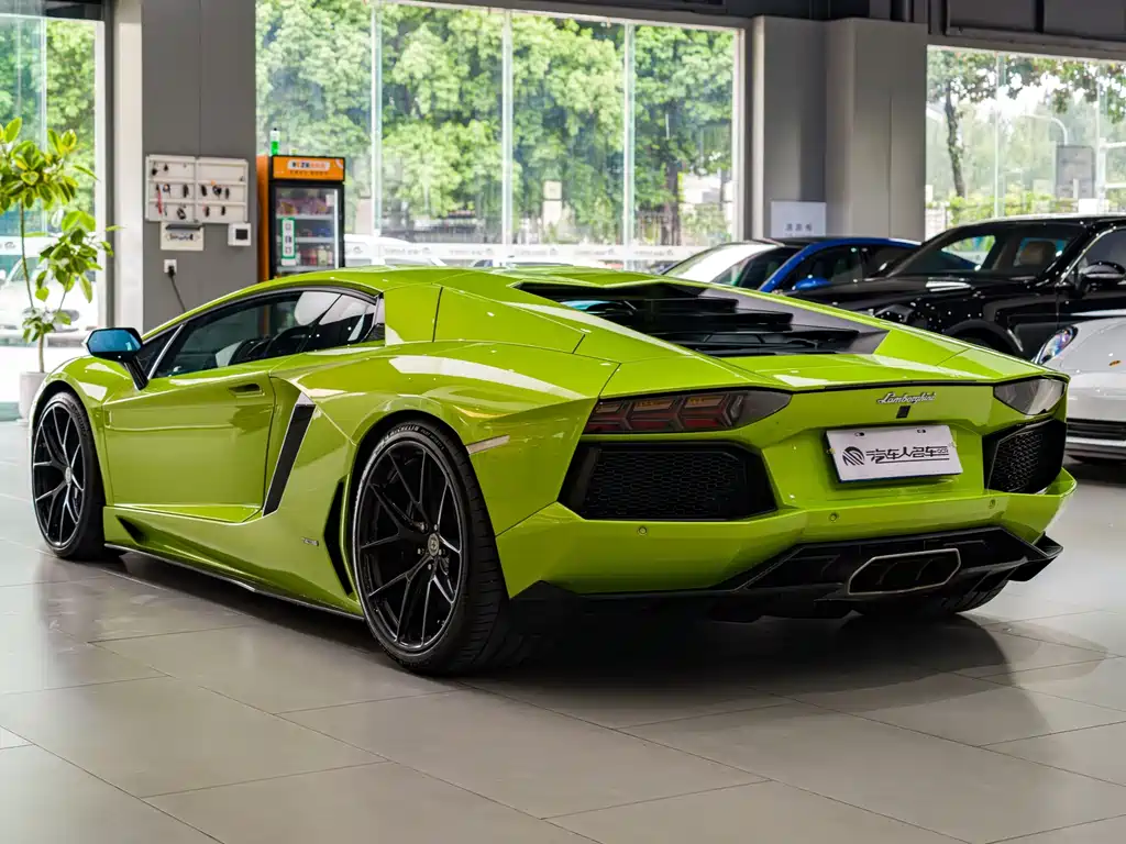 Lamborghini Aventador — миниатюра 12