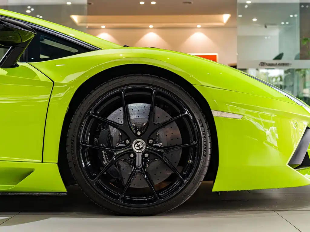 Lamborghini Aventador — миниатюра 16