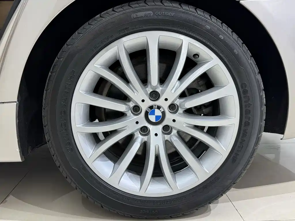 BMW 5 Series — миниатюра 10
