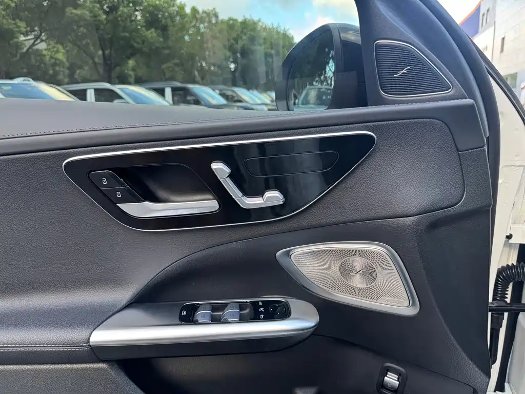 Mercedes-Benz C-Class — миниатюра 4