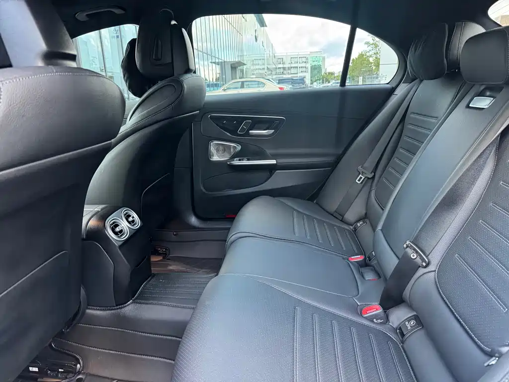 Mercedes-Benz C-Class — миниатюра 9