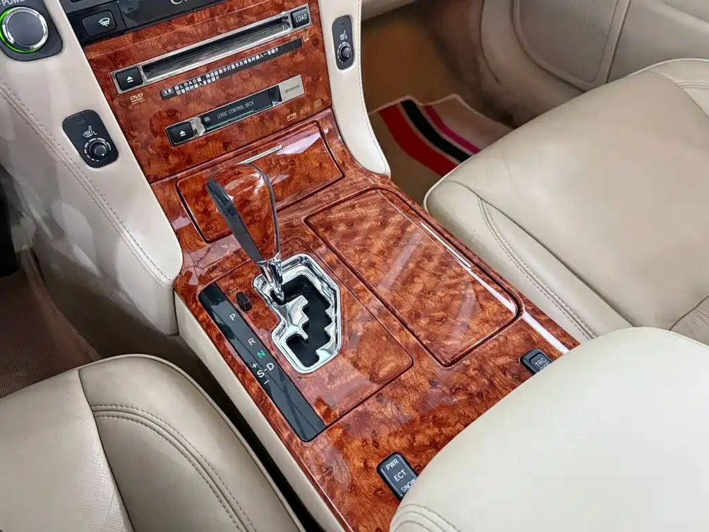 Toyota Crown — миниатюра 16
