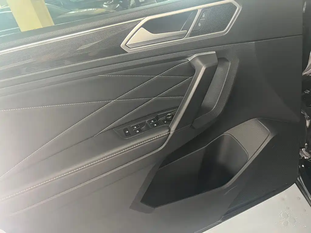 Volkswagen Tiguan L — миниатюра 5
