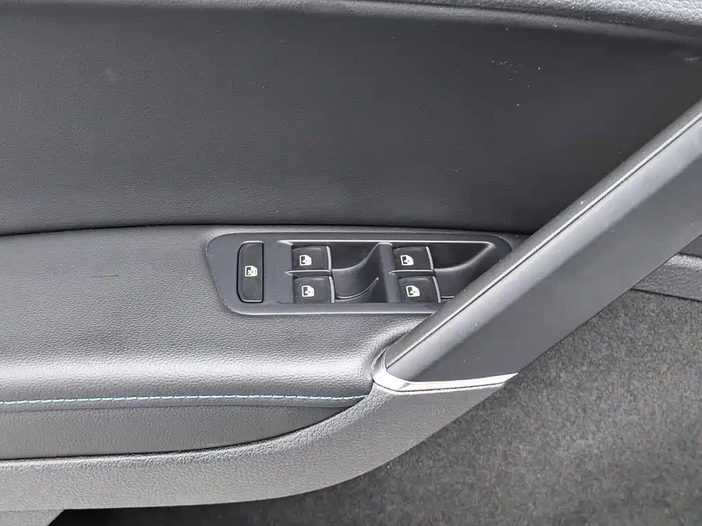 Volkswagen Golf EV — миниатюра 9