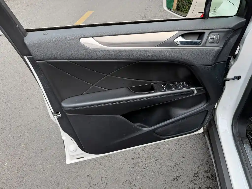 Lincoln MKC — миниатюра 6