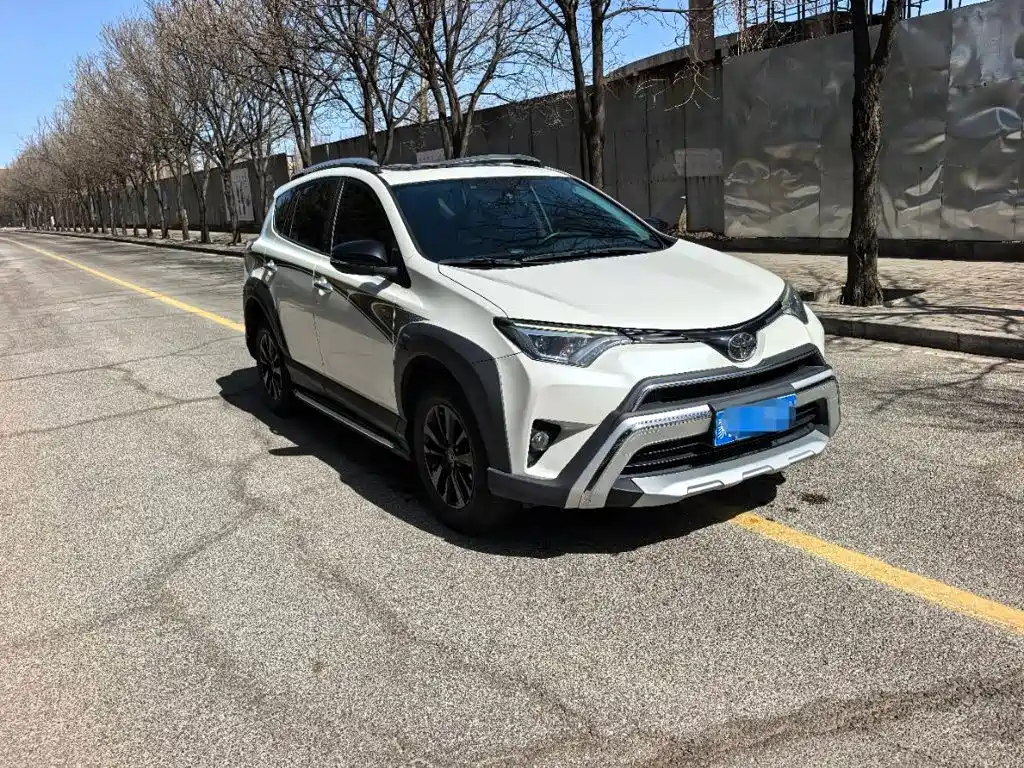 Toyota RAV4 — миниатюра 3