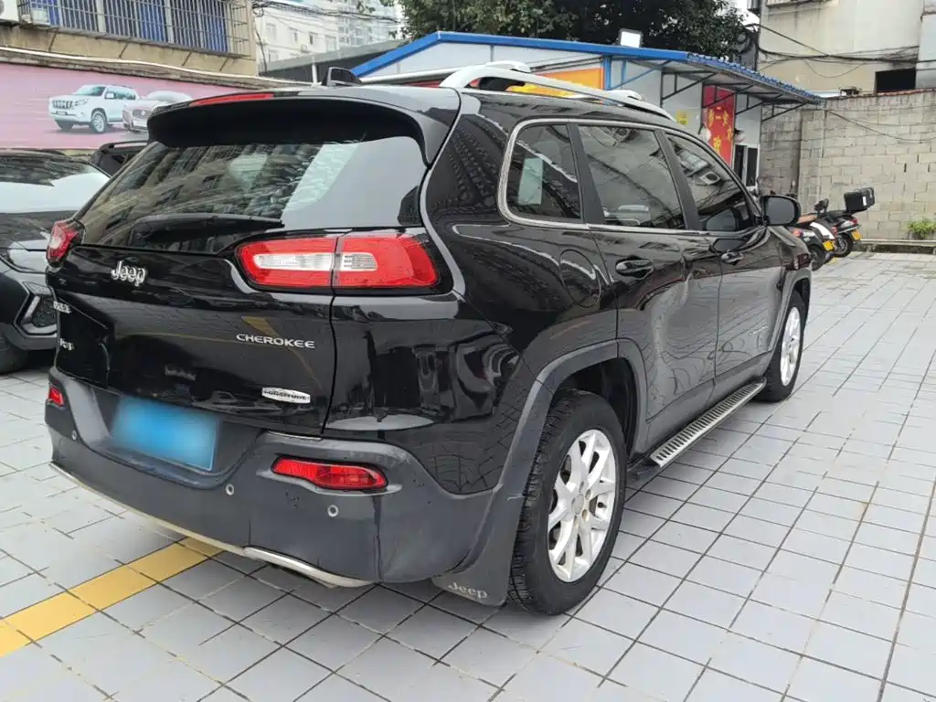 Jeep Cherokee — миниатюра 7