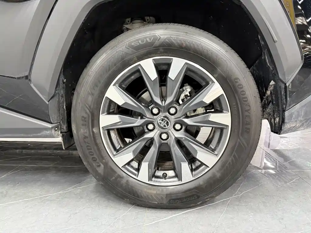 Toyota RAV4 — миниатюра 19
