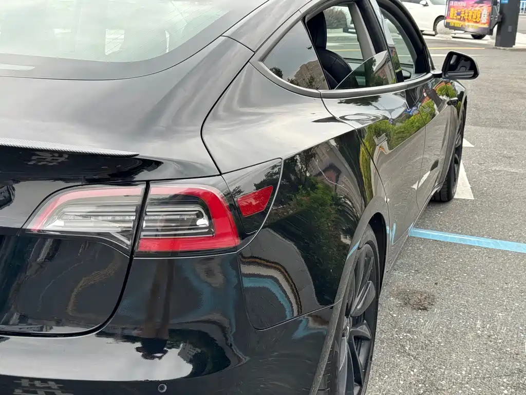 Tesla Model 3 — миниатюра 12