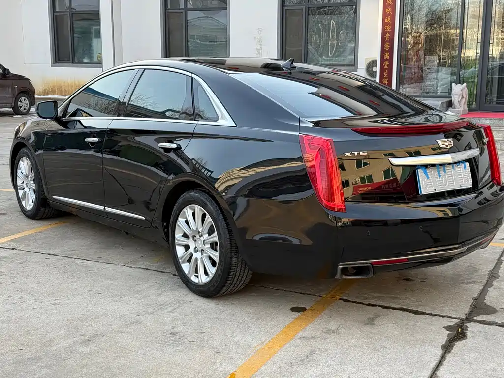 CADILLAC XTS