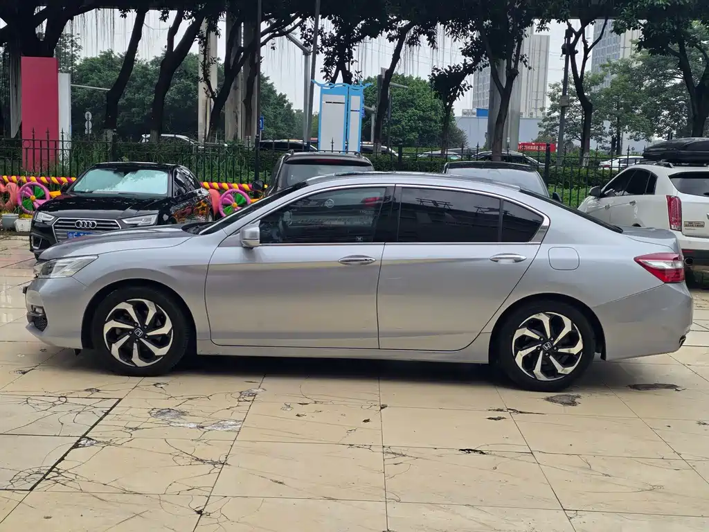 Honda Accord — миниатюра 18