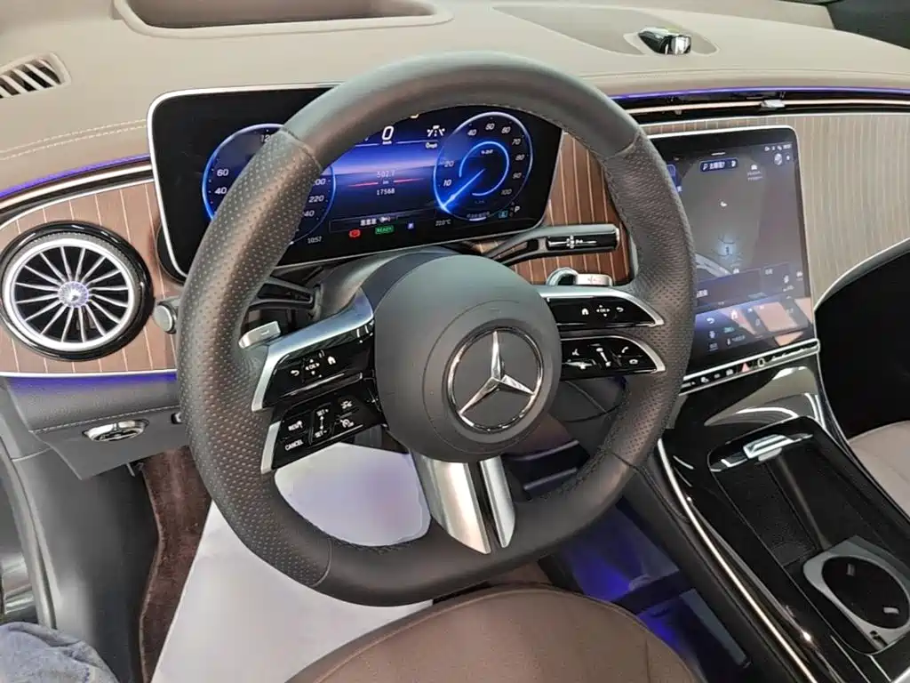 Mercedes-Benz EQE SUV — миниатюра 10