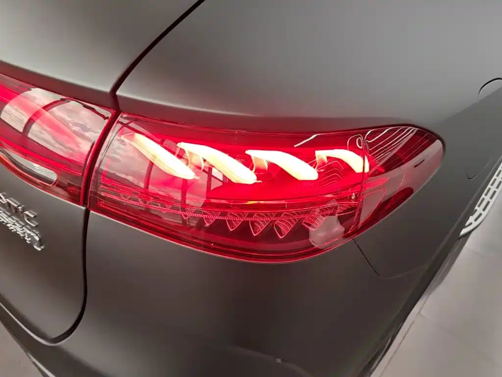 Mercedes-Benz EQE SUV — миниатюра 8