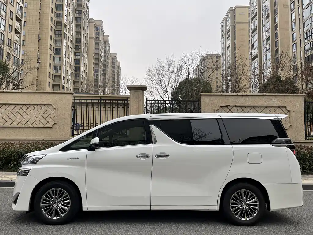 Toyota Vellfire 2019 2.5L HV Luxury