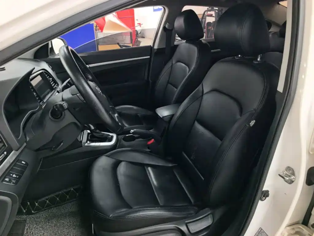 Hyundai Elantra — миниатюра 15