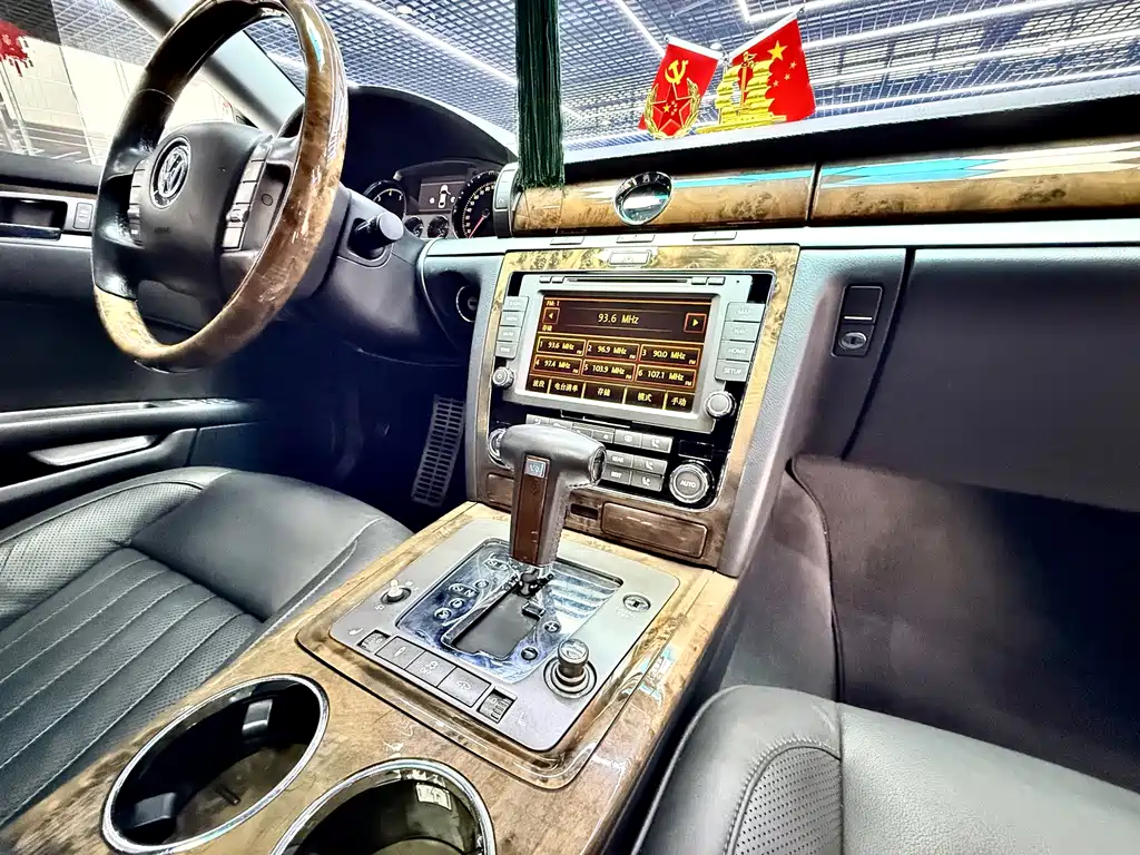 Volkswagen Phaeton — миниатюра 14