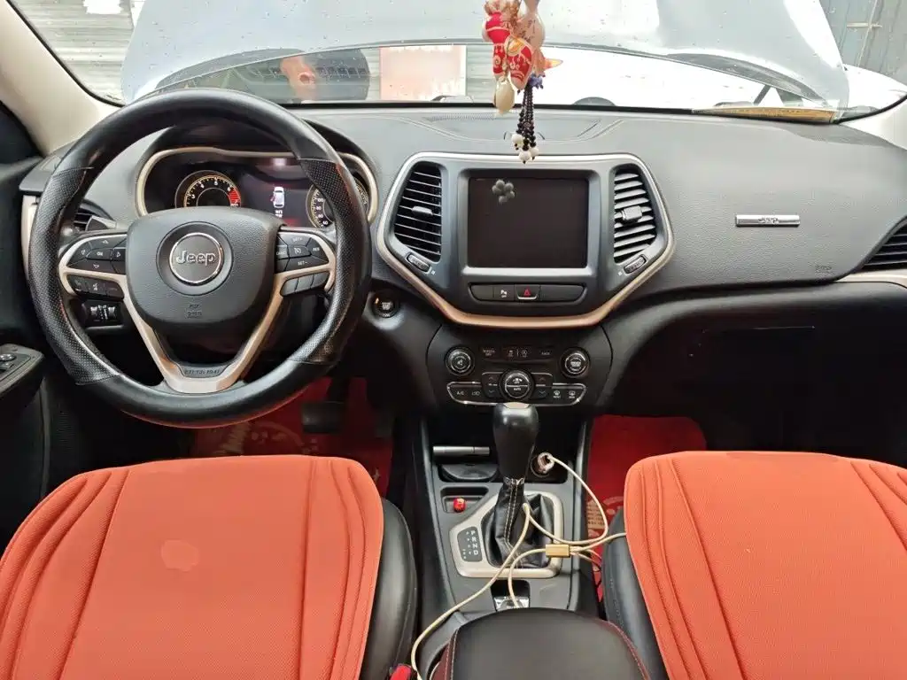 Jeep Cherokee — миниатюра 13