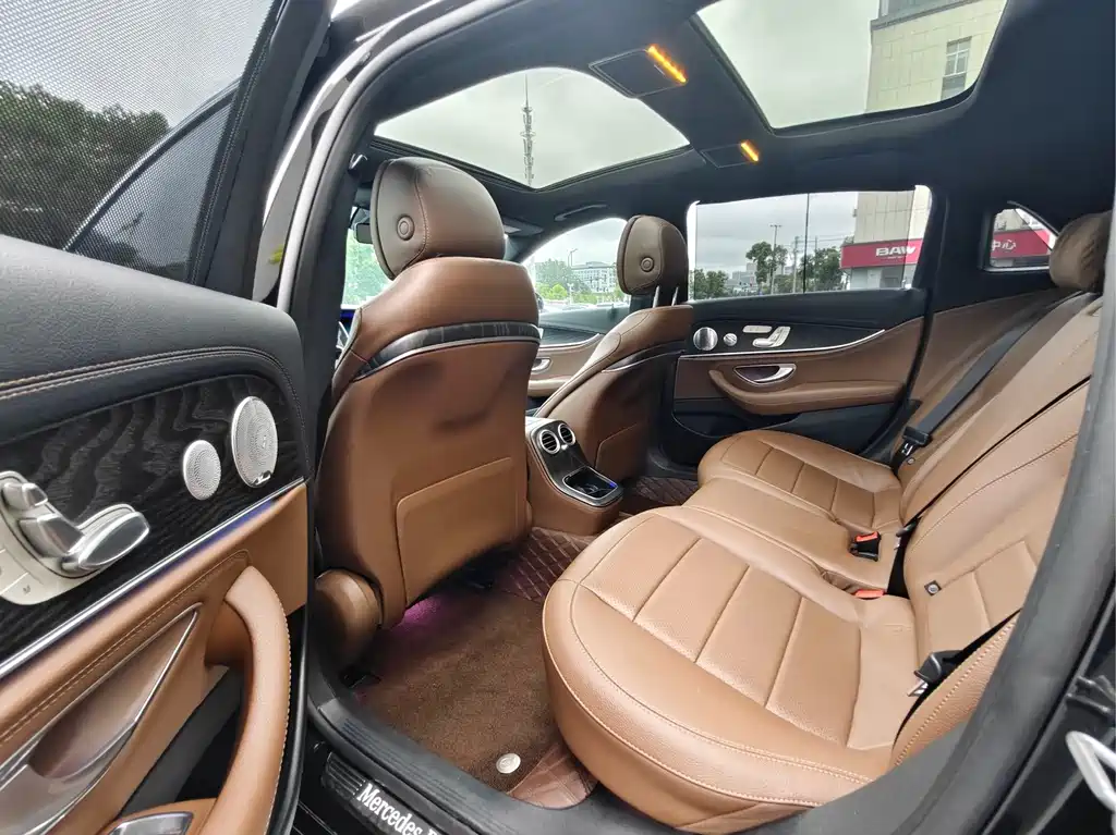 Mercedes-Benz E-Class — миниатюра 8