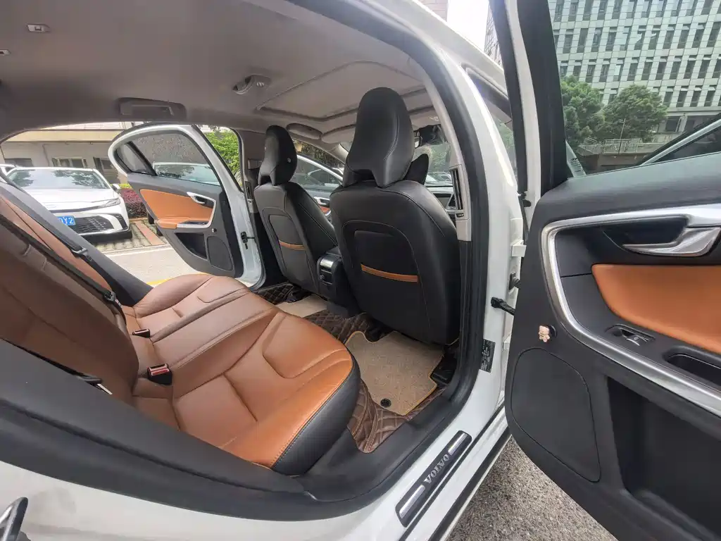 Volvo S60 — миниатюра 10