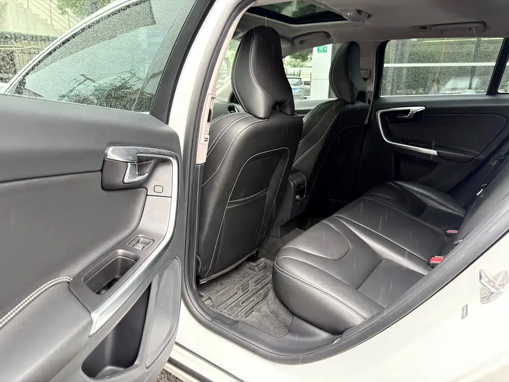 Volvo V60 — миниатюра 10