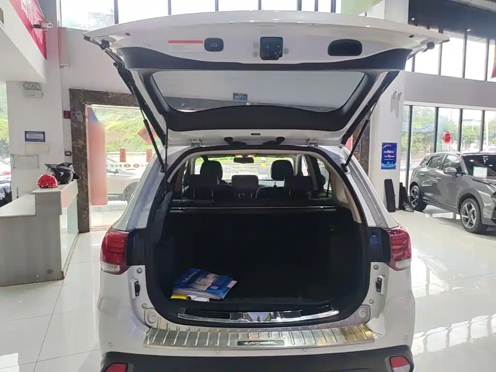Mitsubishi Outlander — миниатюра 19