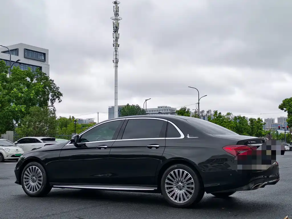 Mercedes-Benz E-Class — миниатюра 3