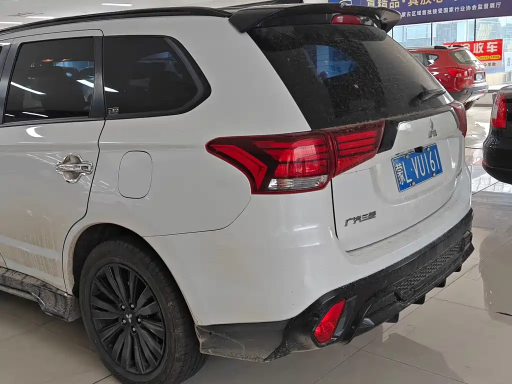 Mitsubishi Outlander — миниатюра 4