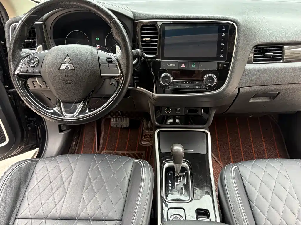 Mitsubishi Outlander — миниатюра 9