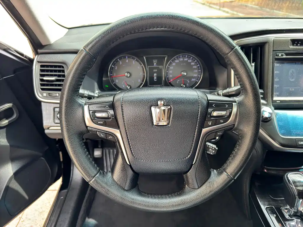 Toyota Crown — миниатюра 12