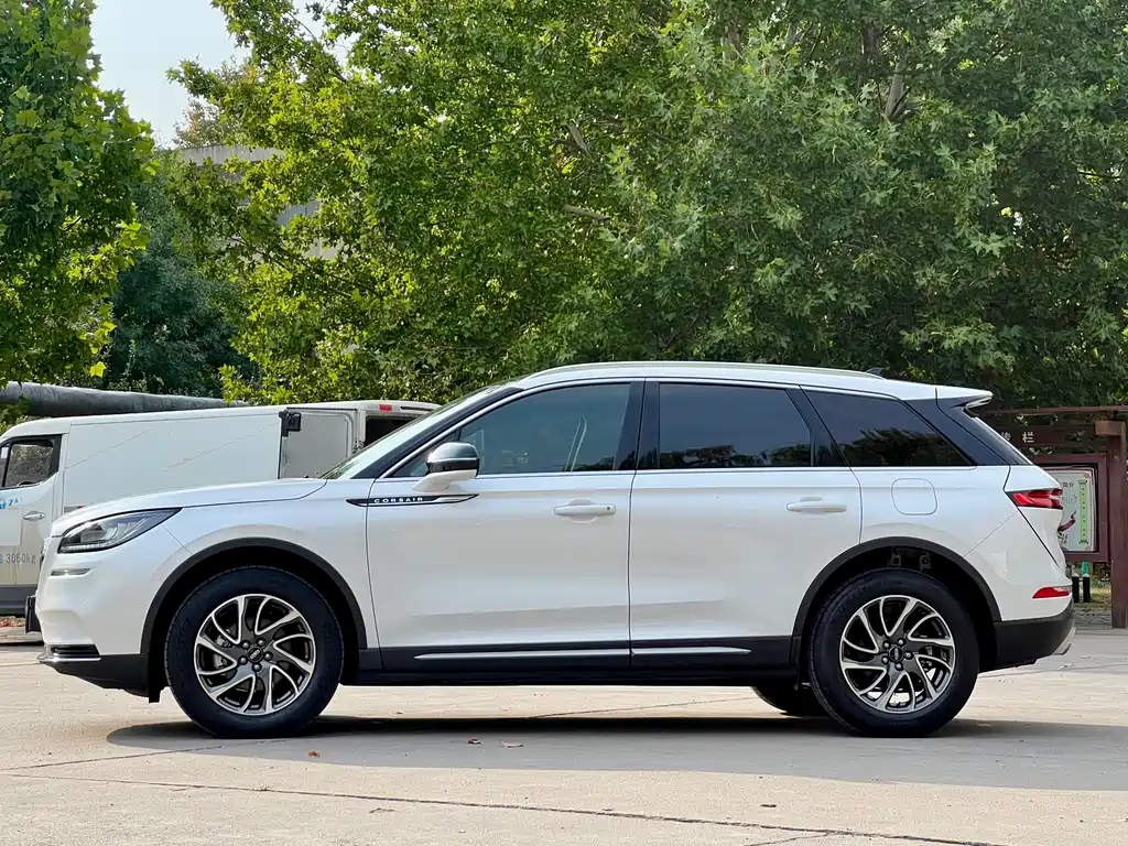 Lincoln Corsair — миниатюра 10