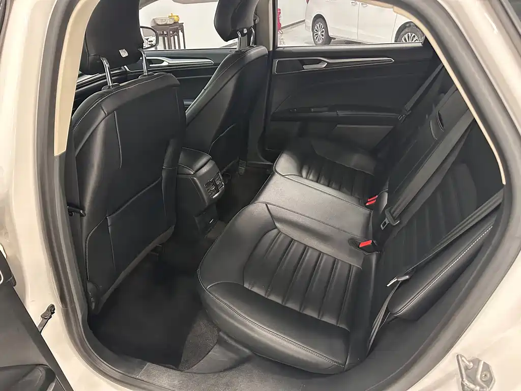 Ford Mondeo — миниатюра 6