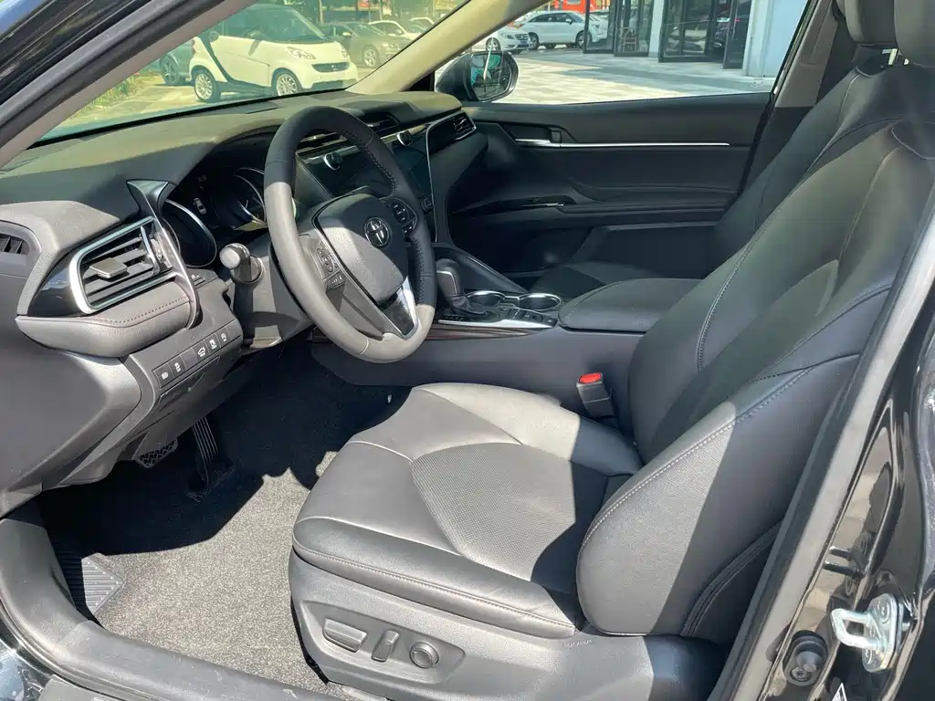 Toyota Camry — миниатюра 9