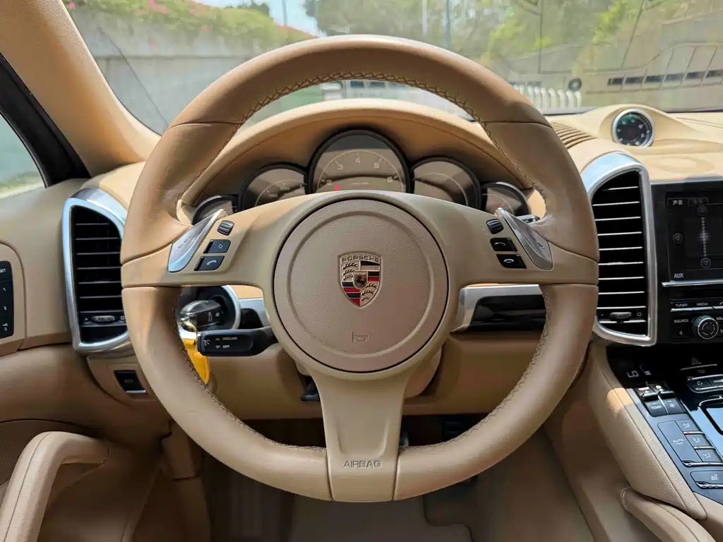 Porsche Cayenne — миниатюра 20
