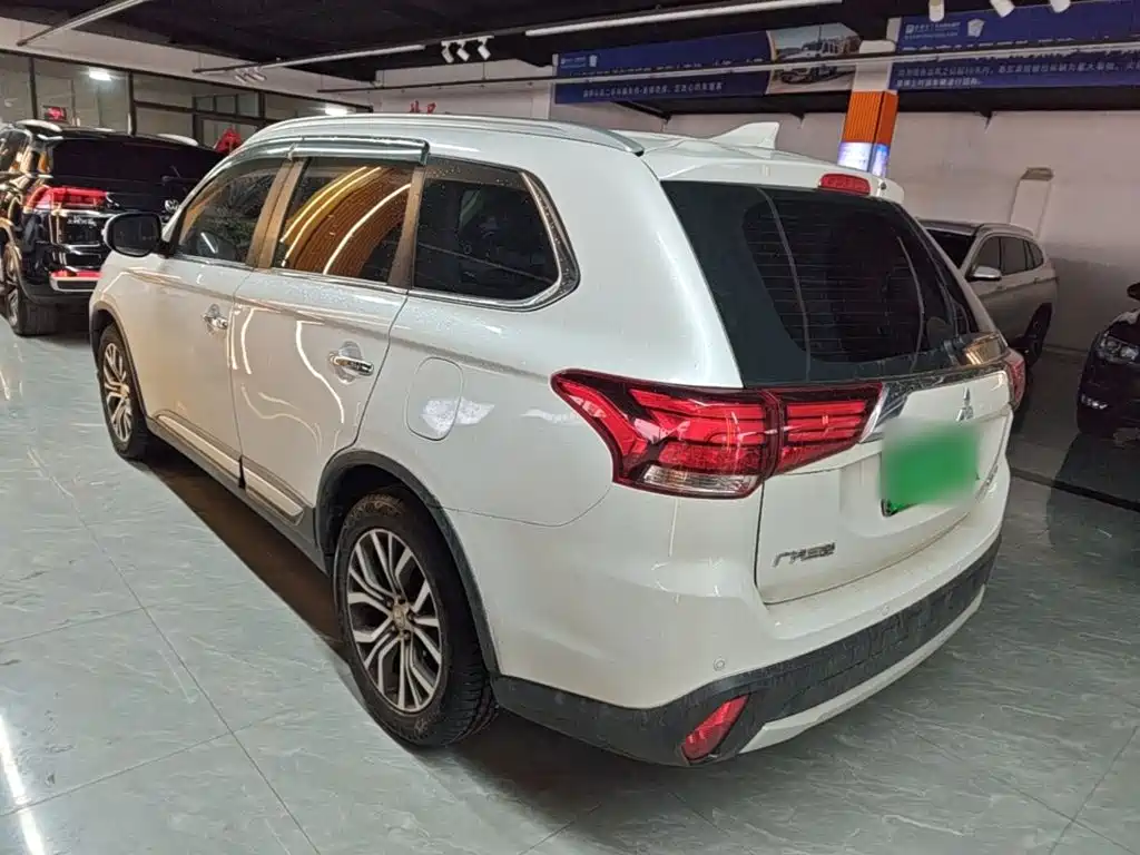 Mitsubishi Outlander — миниатюра 5