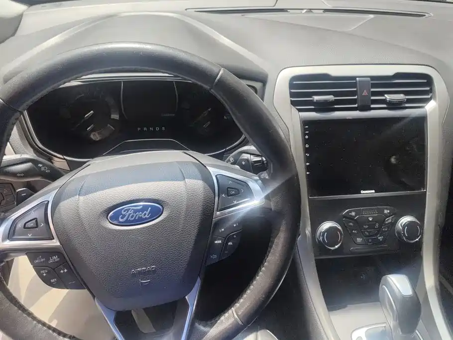 Ford Mondeo — миниатюра 12