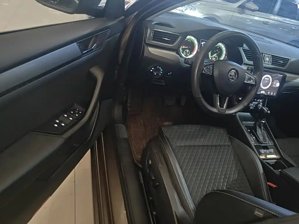 Skoda Superb — миниатюра 16