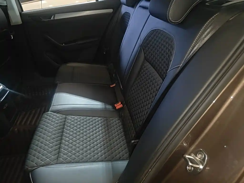 Skoda Superb — миниатюра 17