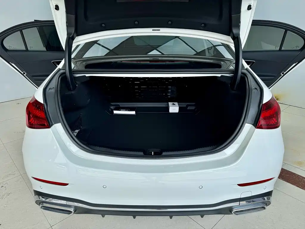 Mercedes-Benz C-Class — миниатюра 21