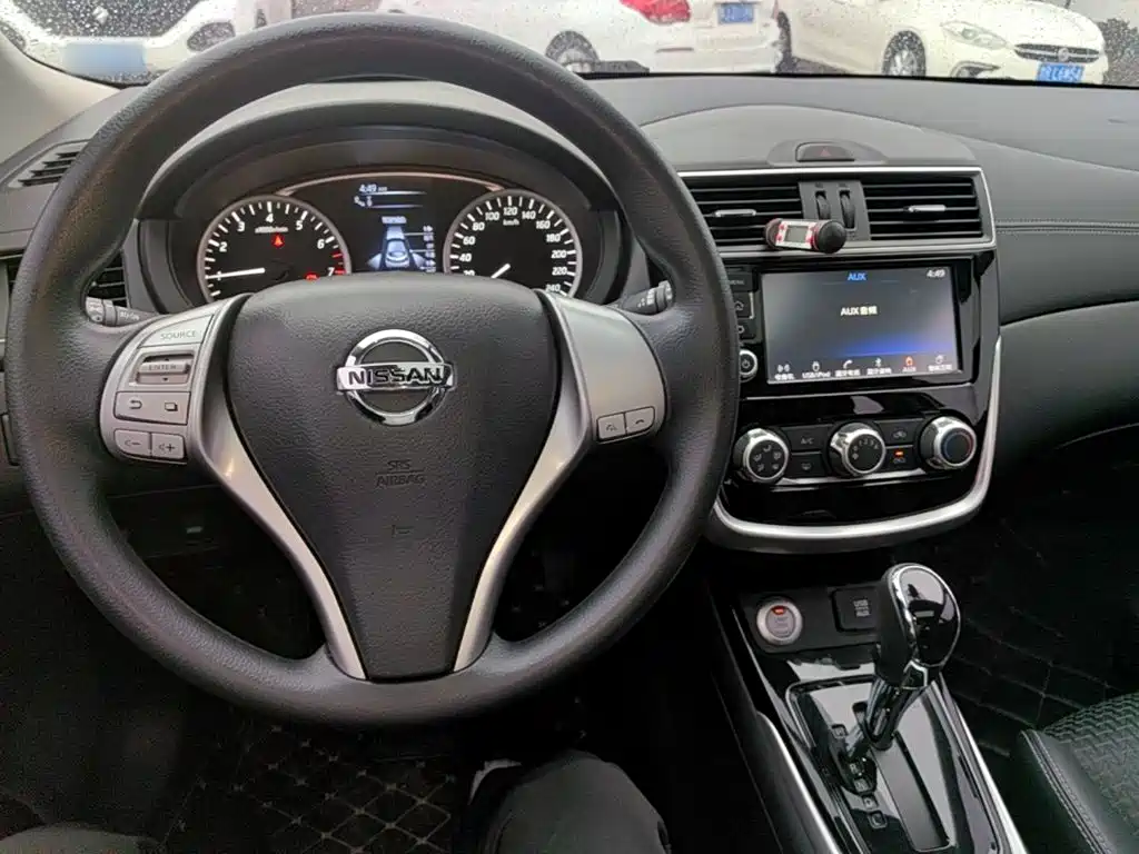Nissan Tiida — миниатюра 10
