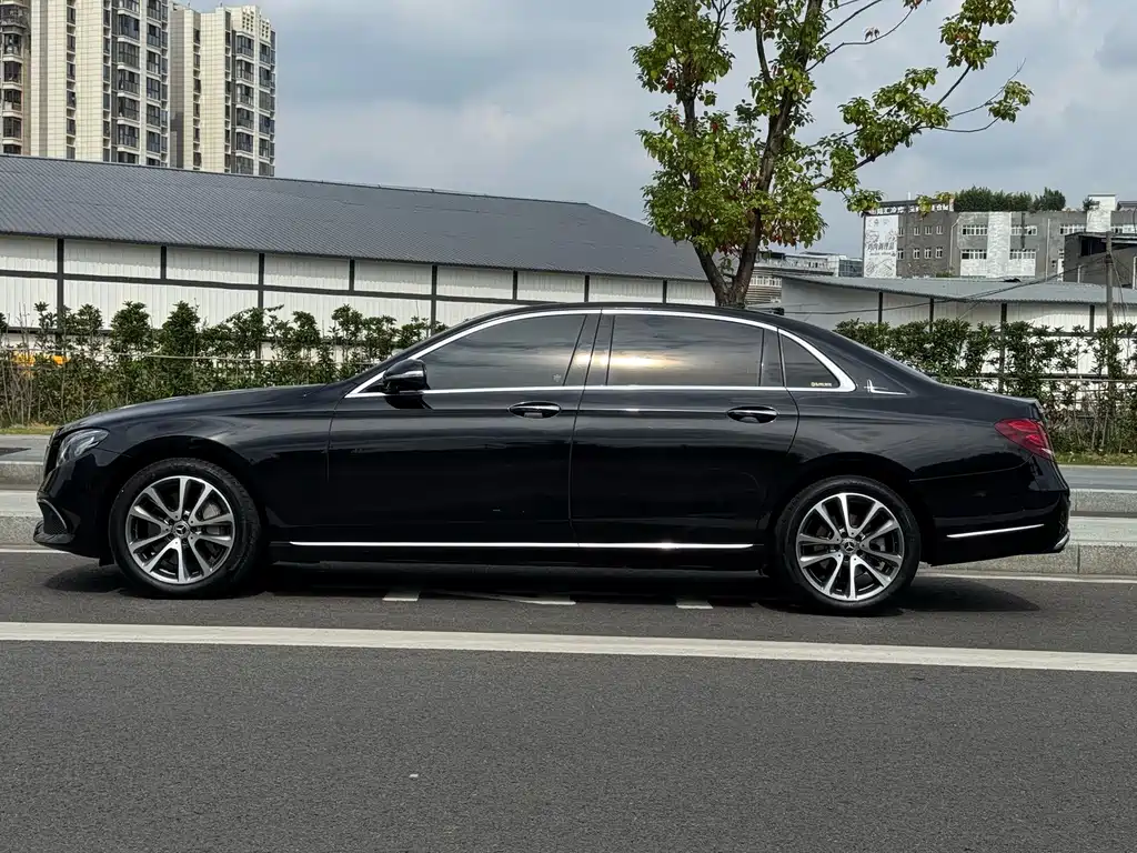 Mercedes-Benz E-Class — миниатюра 18