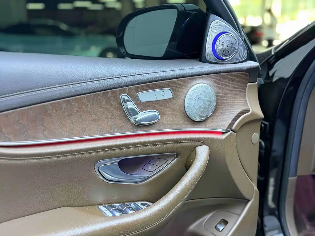 Mercedes-Benz E-Class — миниатюра 4