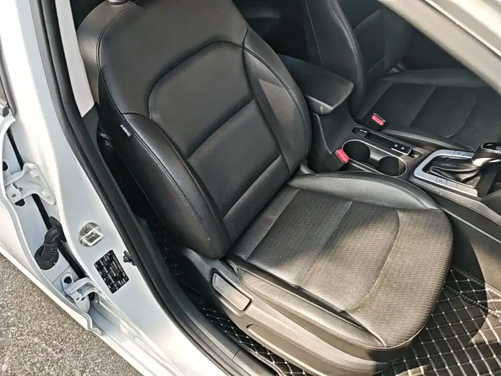 Hyundai Elantra — миниатюра 25